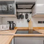Private Ensuite Minifridge Desk Free Parking