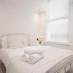 Private Ensuite Minifridge Desk Free Parking