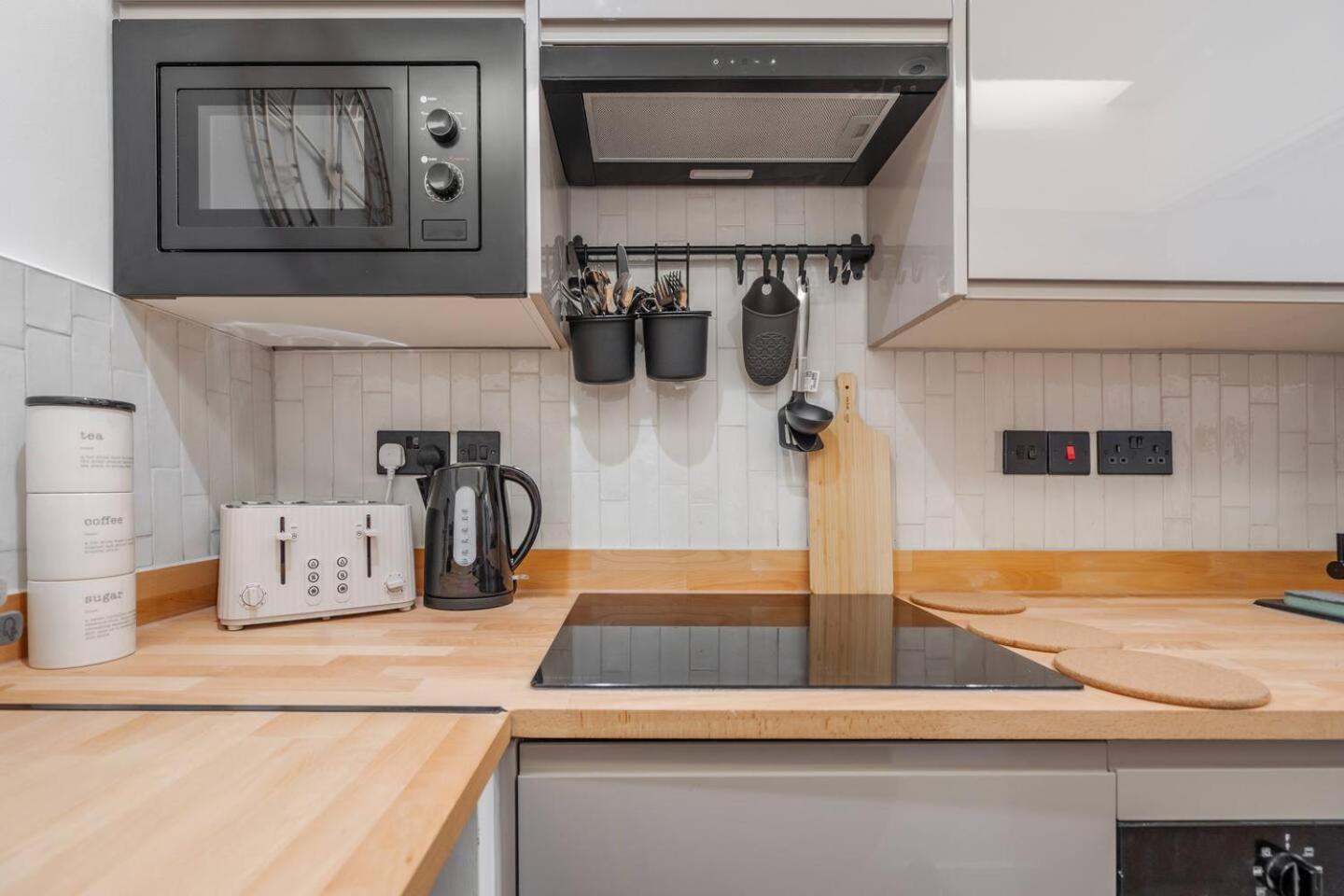 Private Ensuite Minifridge Desk Free Parking Apartment