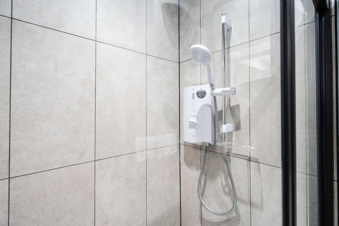 Apartment Private Ensuite Minifridge Desk Free Parking