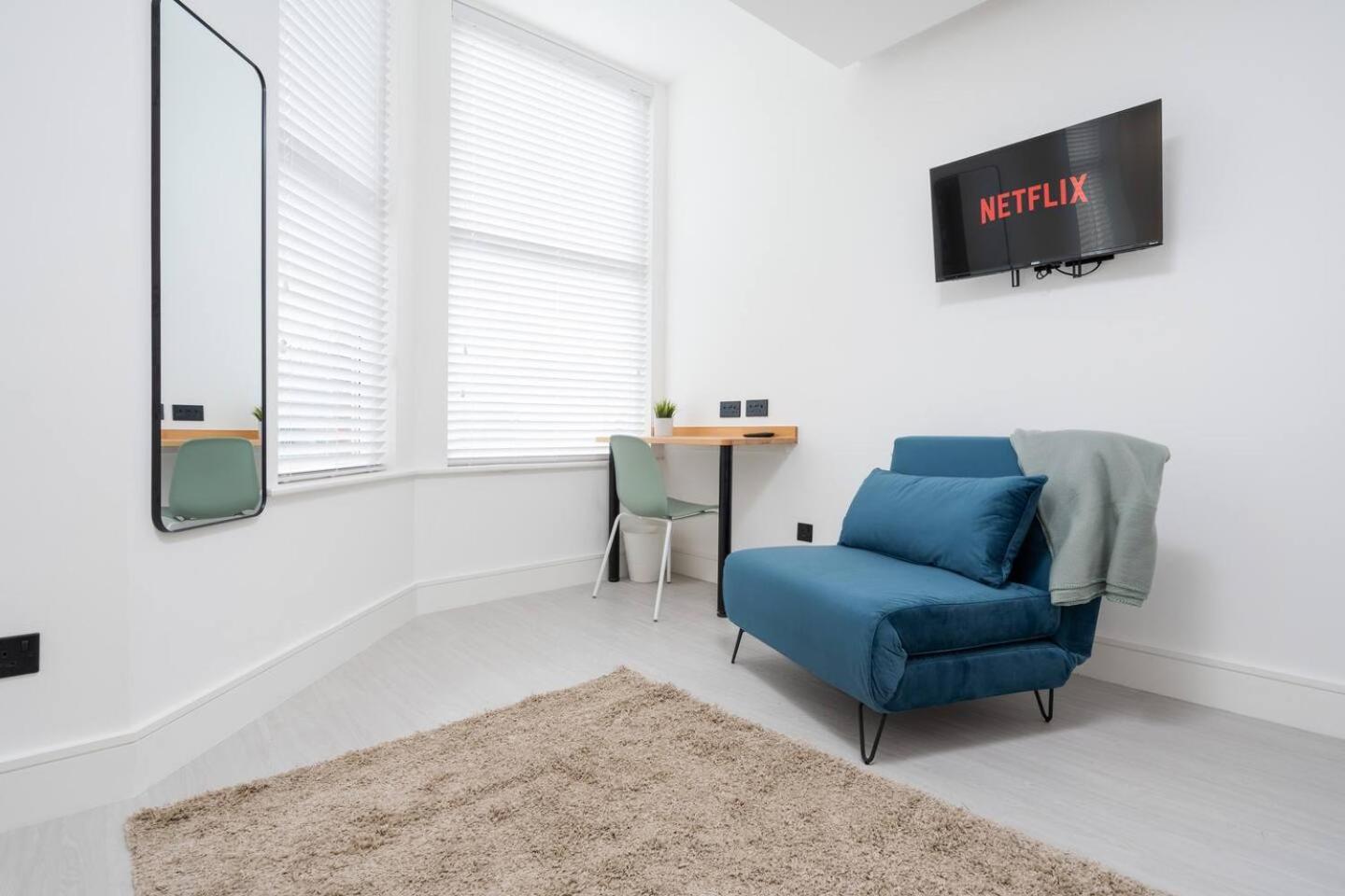 Private Ensuite Minifridge Desk Free Parking Apartment Liverpool